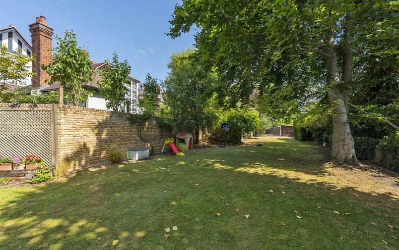 Flat for sale in Kidderpore Avenue, Hampstead