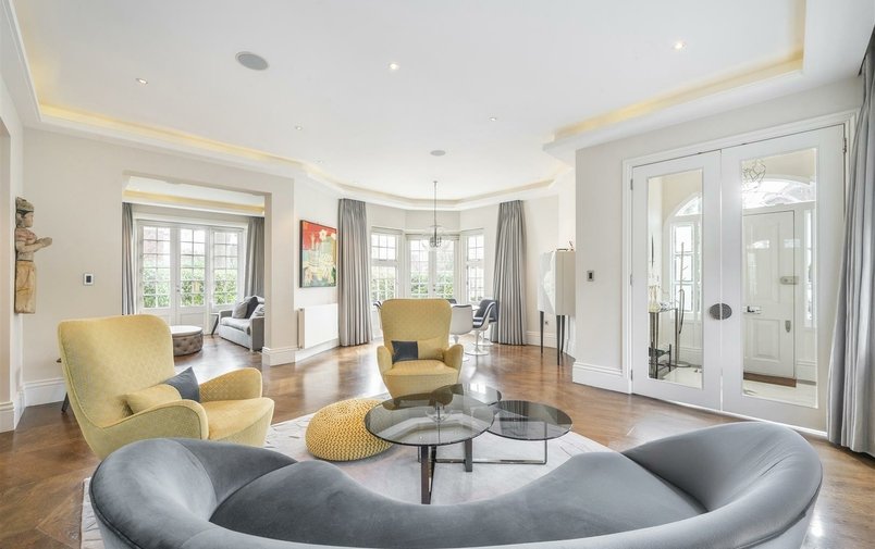 Flat for sale in Kidderpore Avenue, Hampstead