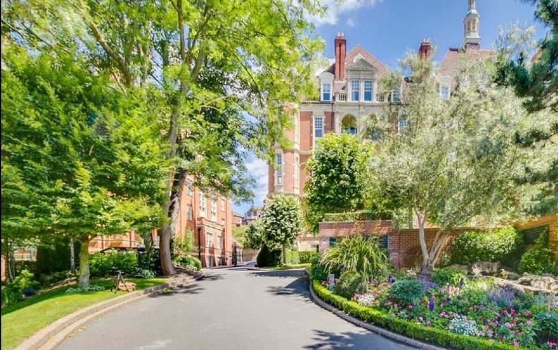 Flat for sale in Mount Vernon, Hampstead Village