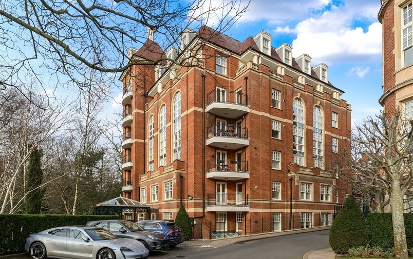 Flat for sale in Frognal Rise, Hampstead Village