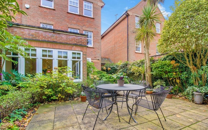 House for sale in Mountview Close, Golders Hill Park