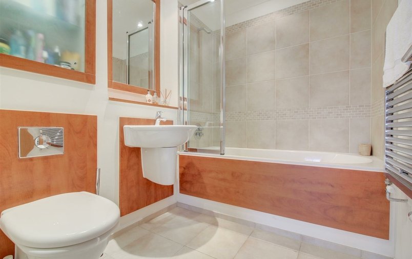House for sale in Mountview Close, Golders Hill Park