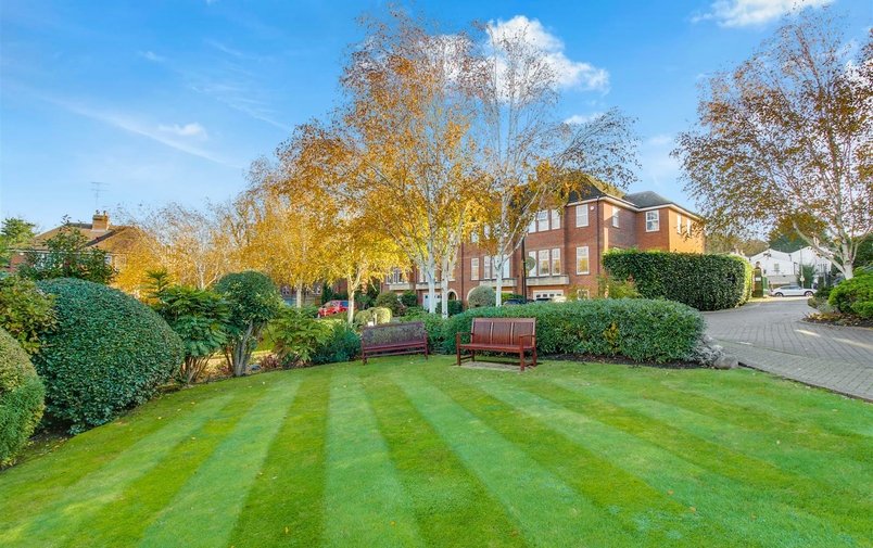 House for sale in Mountview Close, Golders Hill Park