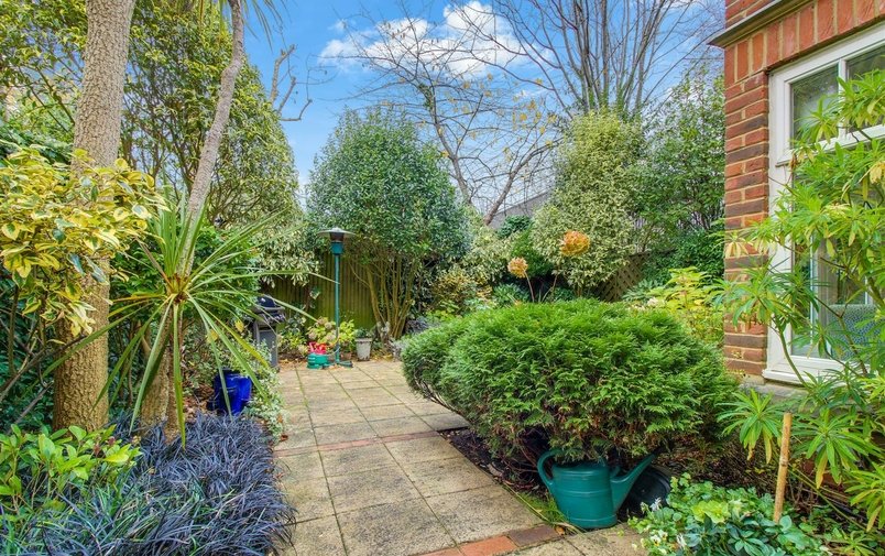 House for sale in Mountview Close, Golders Hill Park