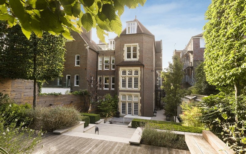 Flat for sale in Netherhall Gardens, Hampstead