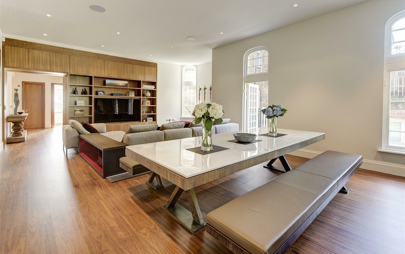 Flat for sale in Netherhall Gardens, Hampstead