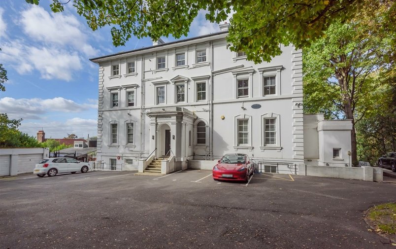 Flat for sale in Oak Hill Park, Hampstead