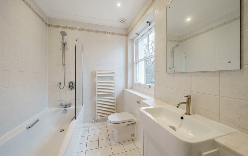 Flat for sale in Oak Hill Park, Hampstead