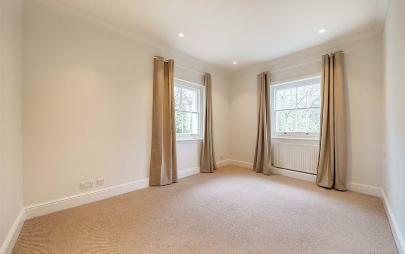 Flat for sale in Oak Hill Park, Hampstead