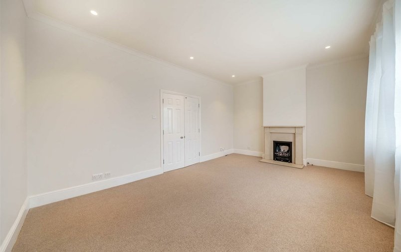 Flat for sale in Oak Hill Park, Hampstead