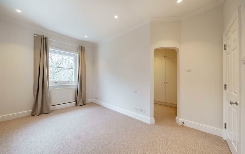 Flat for sale in Oak Hill Park, Hampstead