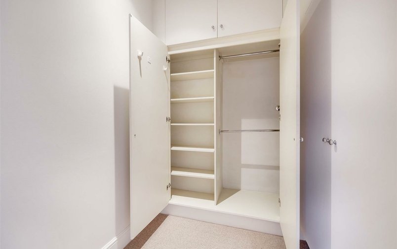 Flat for sale in Oak Hill Park, Hampstead