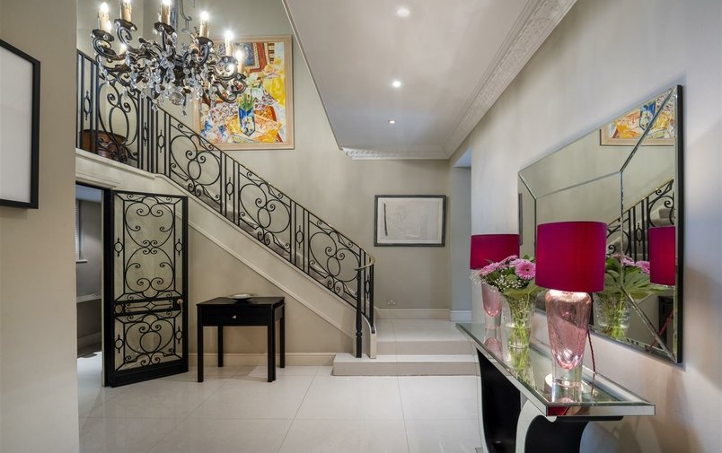 House for sale in Oakhill Avenue, Hampstead
