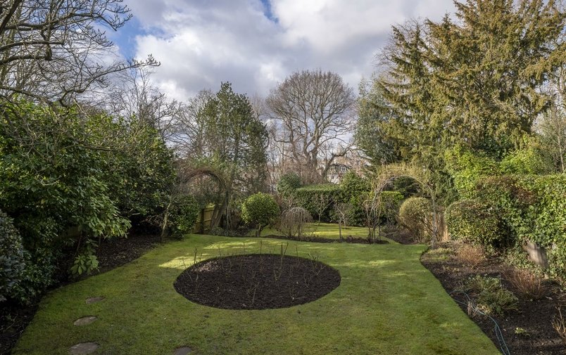 House for sale in Oakhill Avenue, Hampstead