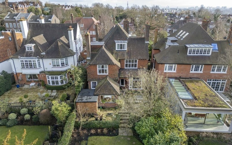 House for sale in Oakhill Avenue, Hampstead