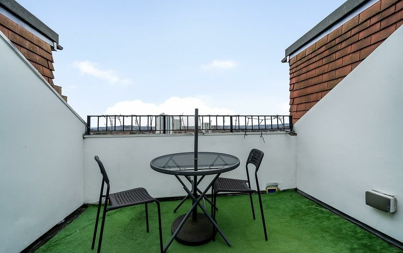 Flat for sale in Finchley Road, Hampstead