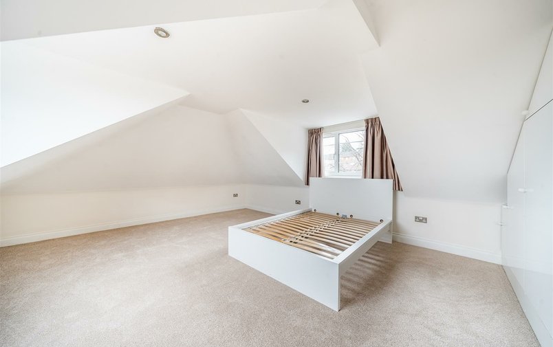 Flat for sale in Finchley Road, Hampstead