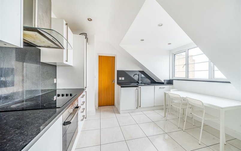 Flat for sale in Finchley Road, Hampstead