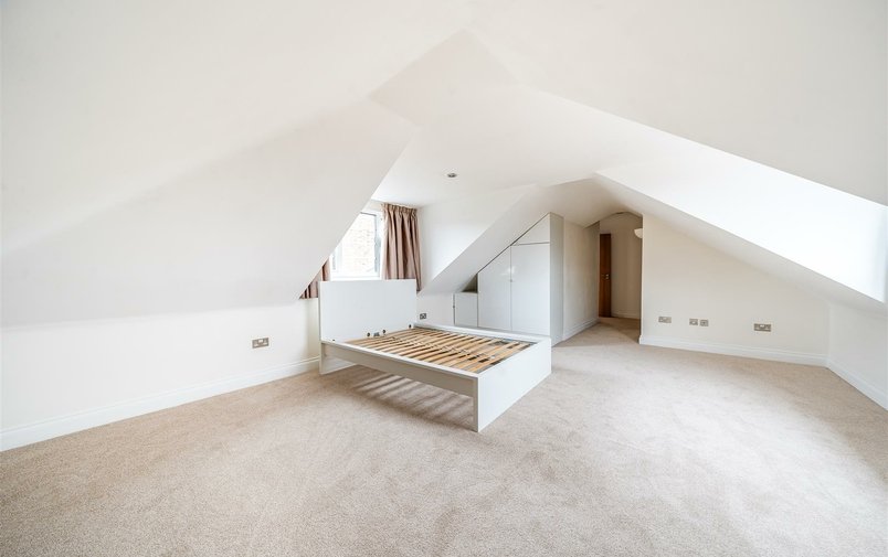 Flat for sale in Finchley Road, Hampstead