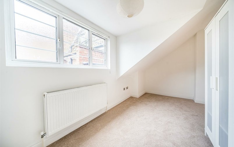 Flat for sale in Finchley Road, Hampstead