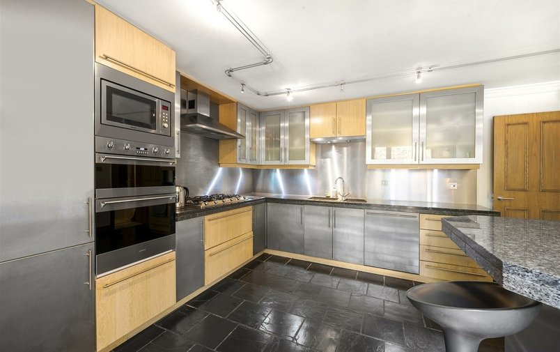 Flat for sale in Lindfield Gardens, Hampstead
