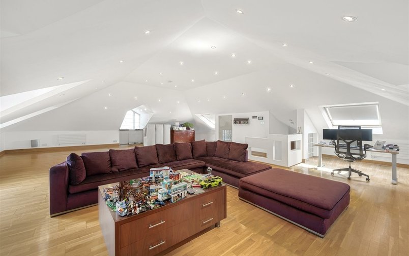 Flat for sale in Lindfield Gardens, Hampstead