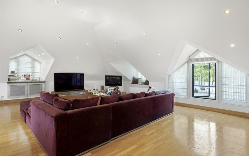 Flat for sale in Lindfield Gardens, Hampstead