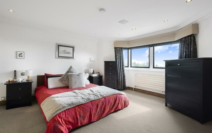 Flat for sale in Lindfield Gardens, Hampstead