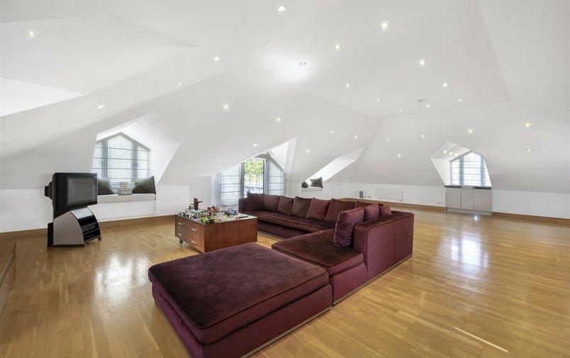 Flat for sale in Lindfield Gardens, Hampstead
