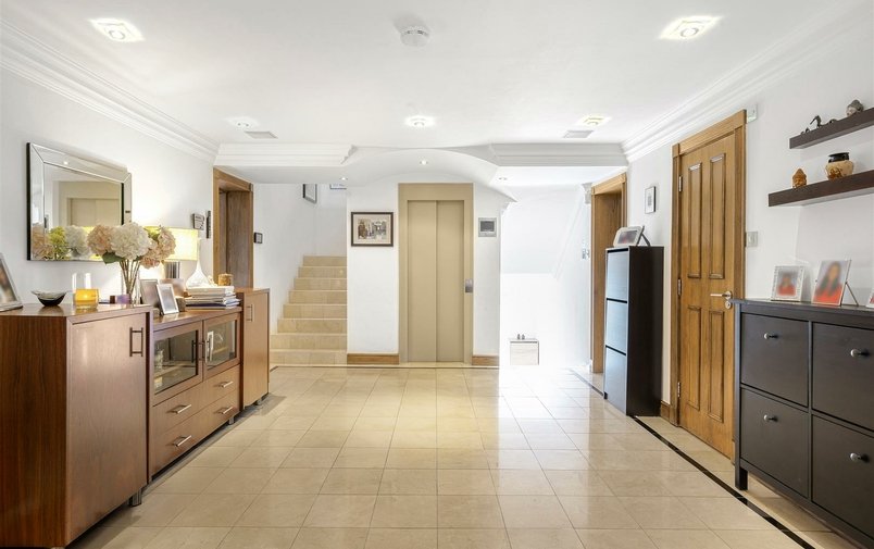 Flat for sale in Lindfield Gardens, Hampstead