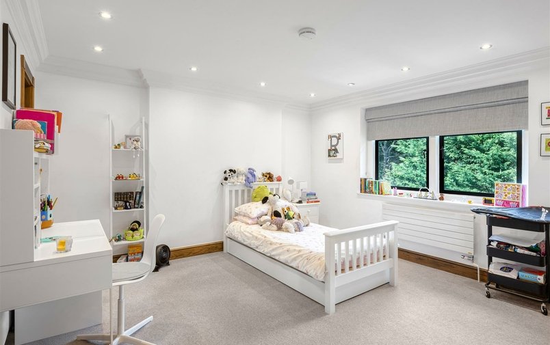 Flat for sale in Lindfield Gardens, Hampstead