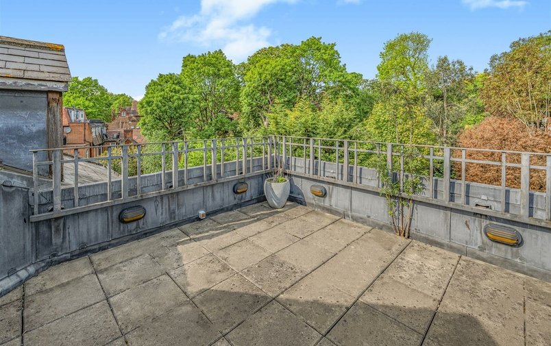 Flat for sale in Lindfield Gardens, Hampstead