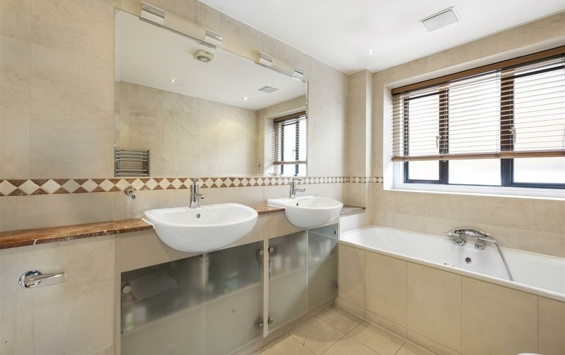 Flat for sale in Lindfield Gardens, Hampstead