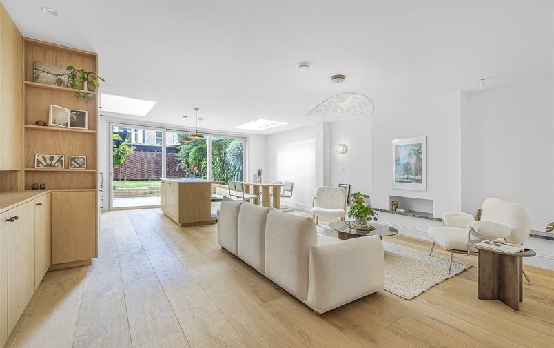 Flat for sale in Primrose Gardens, Belsize Park
