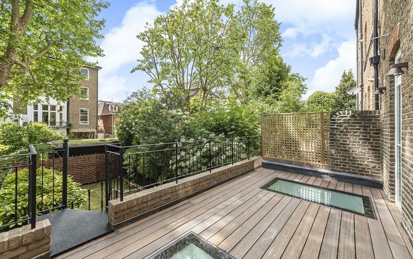 Flat for sale in Primrose Gardens, Belsize Park