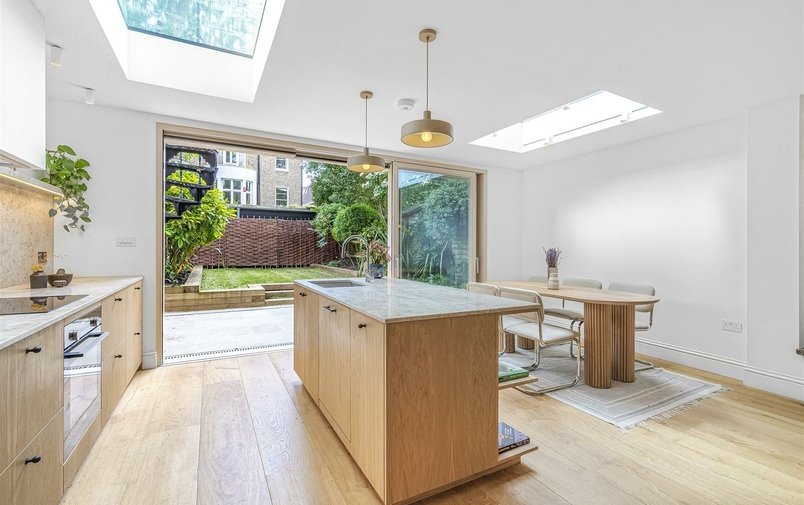 Flat for sale in Primrose Gardens, Belsize Park
