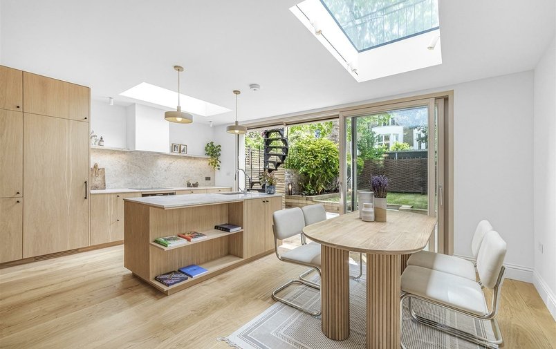 Flat for sale in Primrose Gardens, Belsize Park