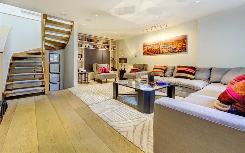 House for sale in Prince Arthur Mews, Hampstead Village