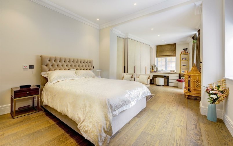 Flat for sale in Rosecroft Avenue, Hampstead