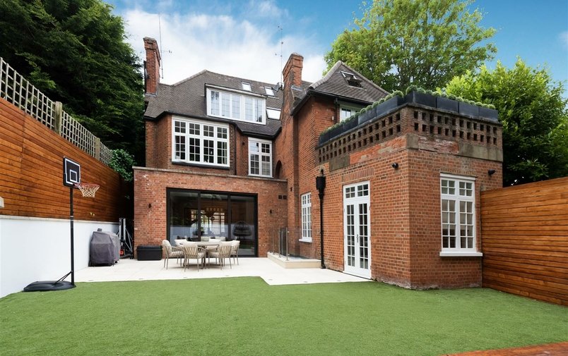 Flat for sale in Rosecroft Avenue, Hampstead