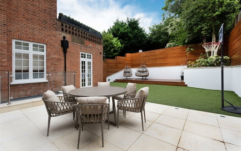 Flat for sale in Rosecroft Avenue, Hampstead