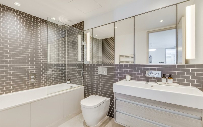 House for sale in Rosslyn Mews, Hampstead Village