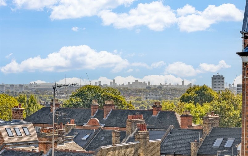 House for sale in Rosslyn Mews, Hampstead Village