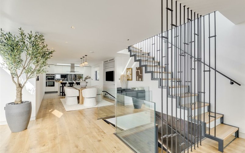 House for sale in Rosslyn Mews, Hampstead Village