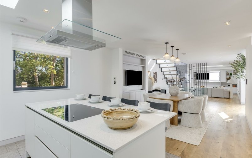 House for sale in Rosslyn Mews, Hampstead Village