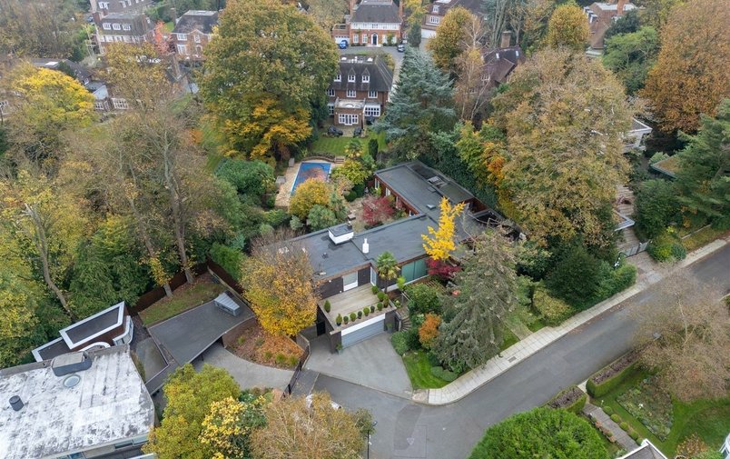 House for sale in Spaniards End, Hampstead