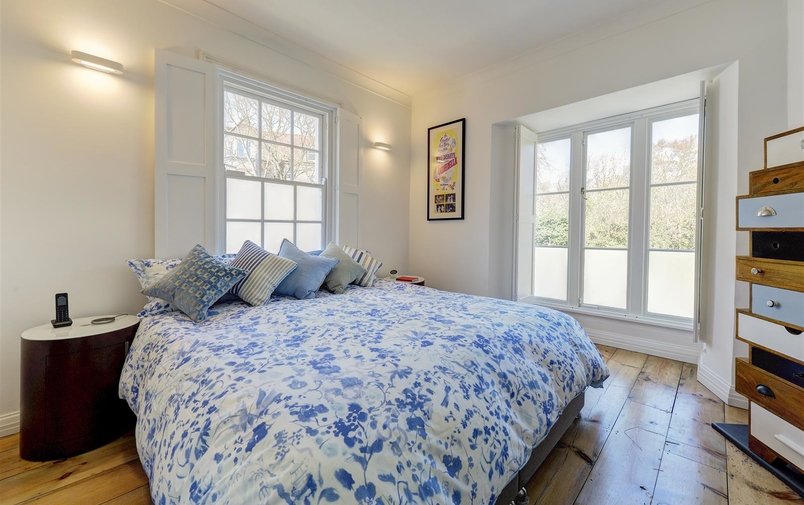 House for sale in Squires Mount Cottages, Hampstead