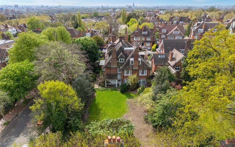 House for sale in Templewood Avenue, Hampstead