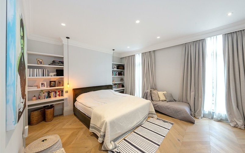 Flat for sale in Upper Park Road, Belsize Park