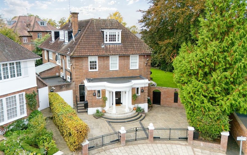 House for sale in West Heath Close, Hampstead